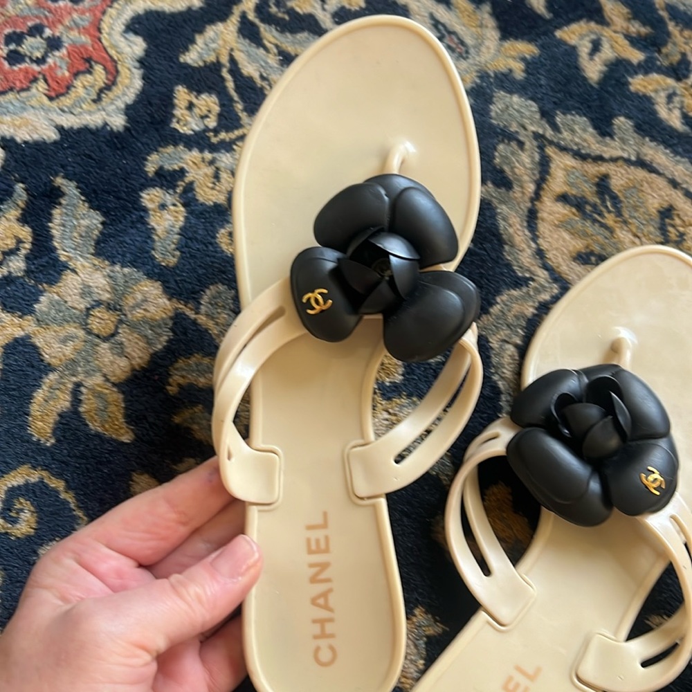 CHANEL Camelia Jelly Thong Sandal With Flower Ivory and Black Size EU 40 Copy
